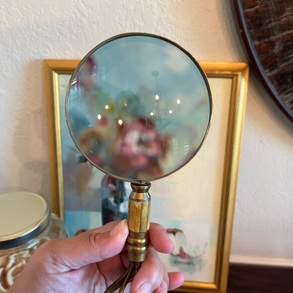 Antique Ornate Brass Art Nouveau Magnifying Glass Shell Inlay Decor Timeless - Picture 4 of 13